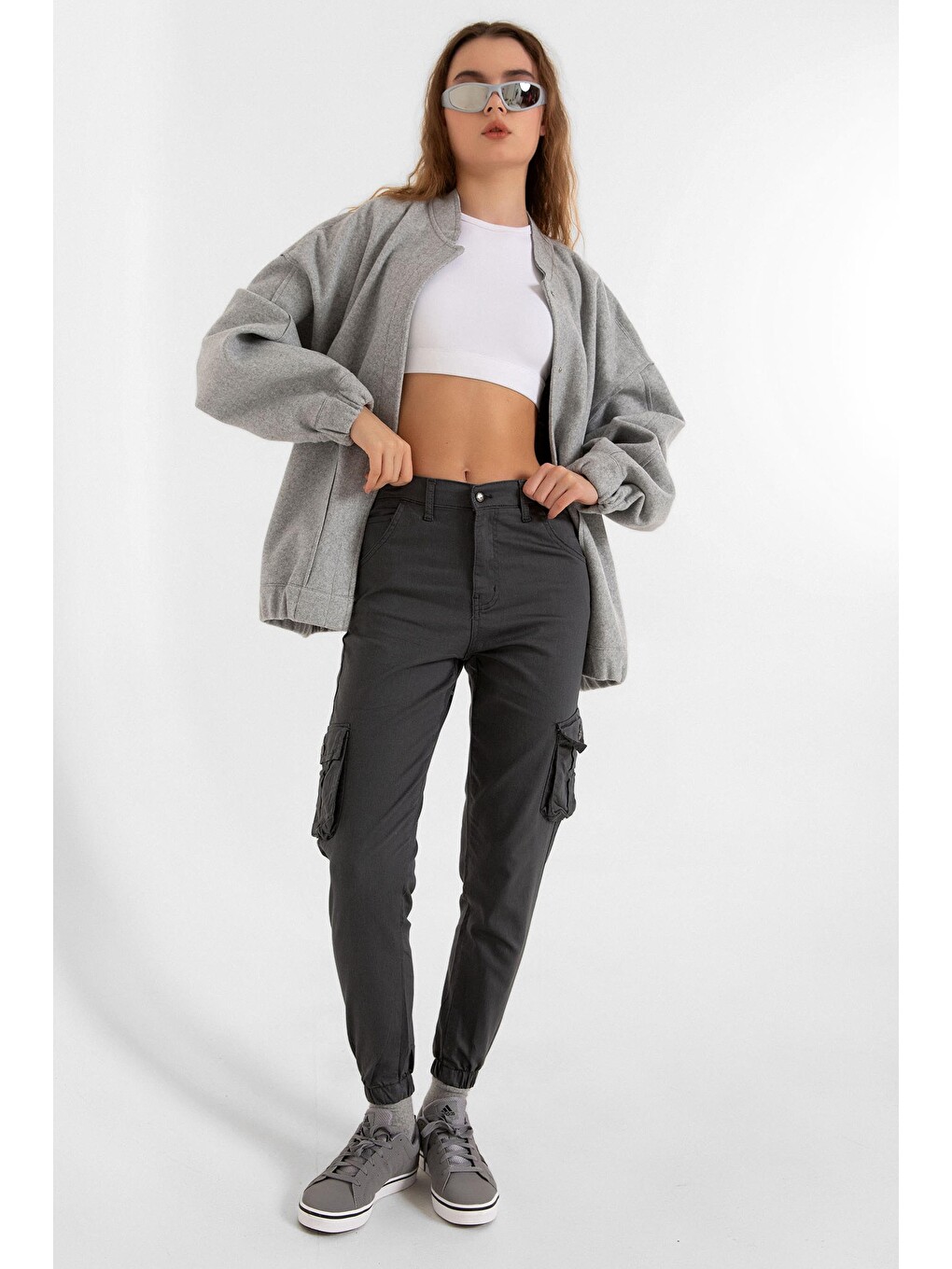 Gri Jogger Rahat Kalıp Paça Lastikli Kargo Cepli Gabardin Kadın Pantolon-2