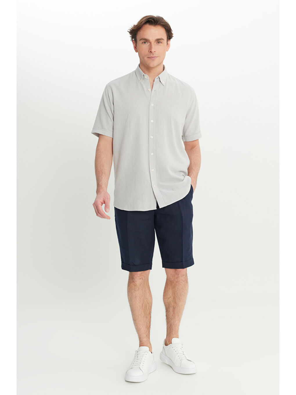 Erkek Açık Gri %100 Pamuk Comfort Fit Rahat Kesim Düğmeli Gömlek Yaka Armürlü Gömlek-1