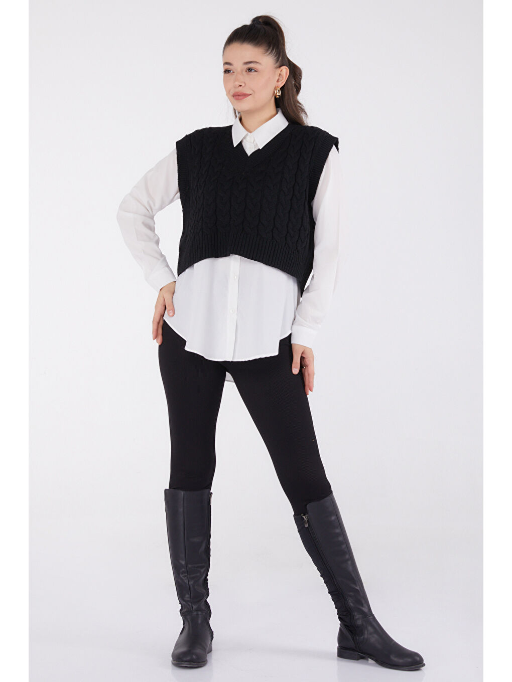 V Yaka Kadın Siyah Triko Süveter - 26497-1