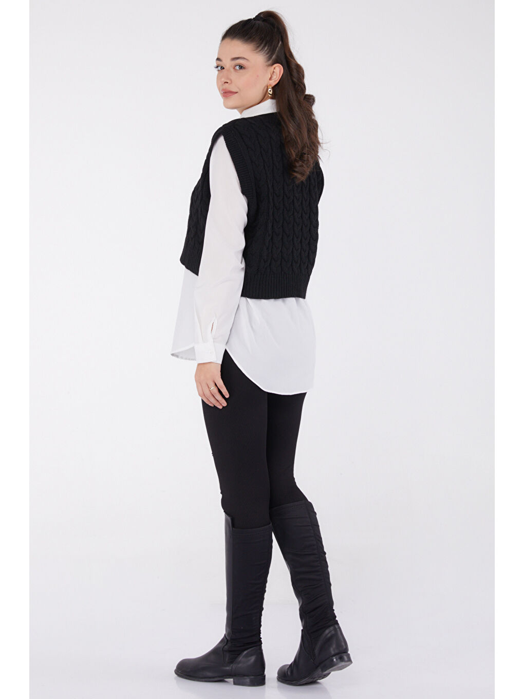 V Yaka Kadın Siyah Triko Süveter - 26497-4