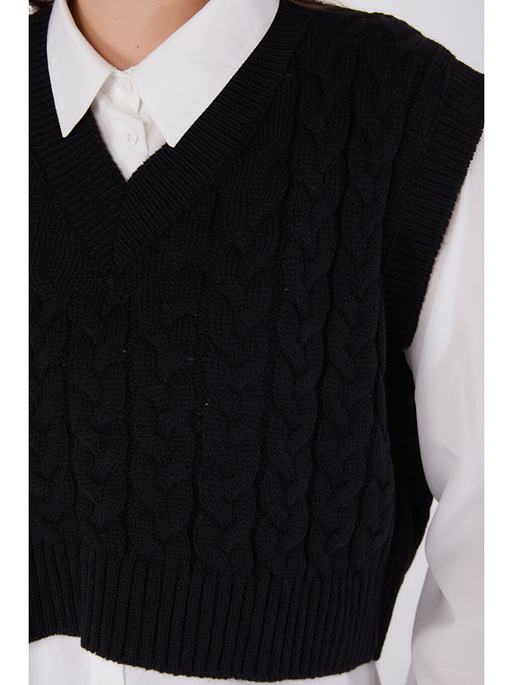 V Yaka Kadın Siyah Triko Süveter - 26497-5