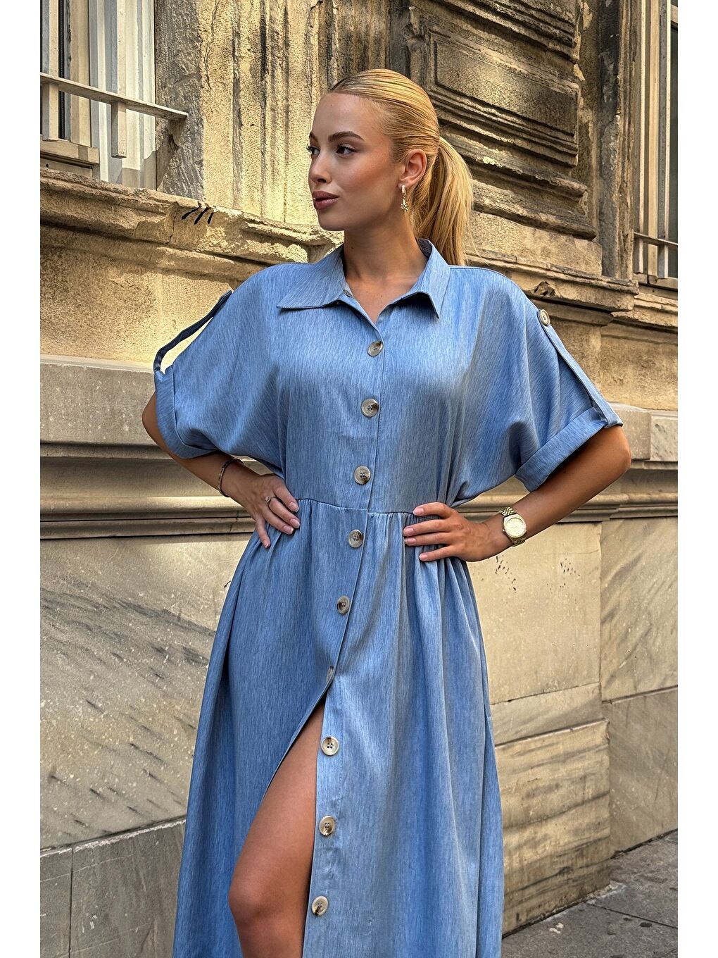 Mavi Kısa Kollu Düğme Detaylı Midi Boy Gömlek Elbise-3