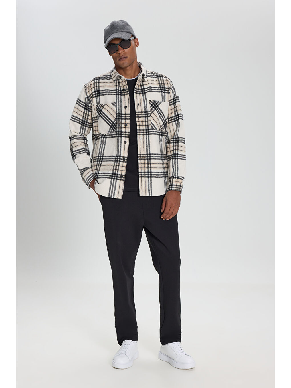 Erkek Bej-Siyah Oversize Fit Geniş Kesim Düğmeli Yaka Cepli Ekose Desenli Oduncu Gömlek Ceket-1