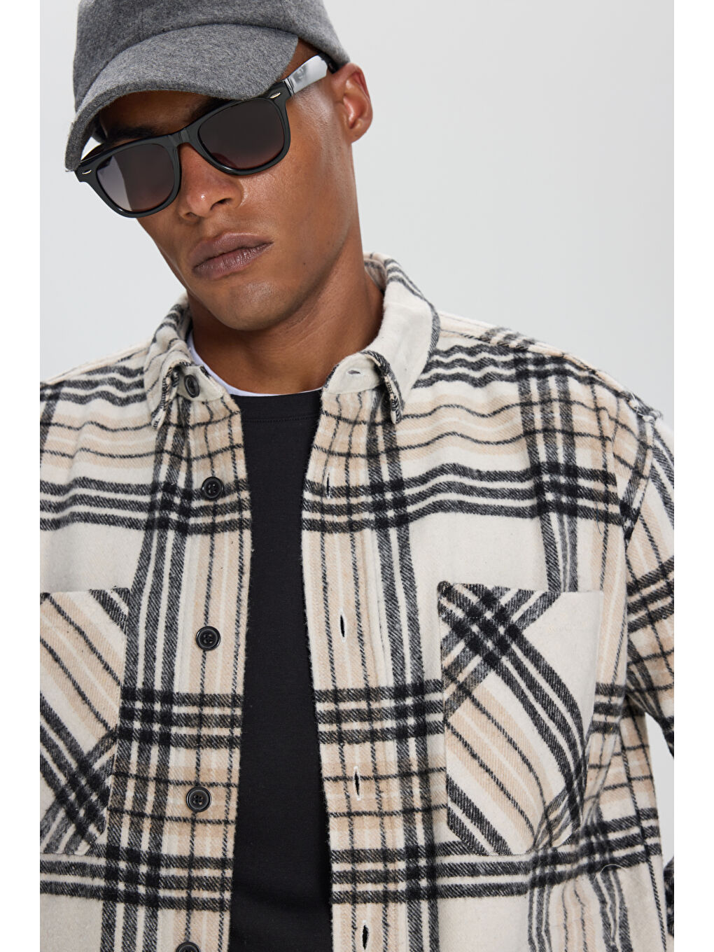Erkek Bej-Siyah Oversize Fit Geniş Kesim Düğmeli Yaka Cepli Ekose Desenli Oduncu Gömlek Ceket-2