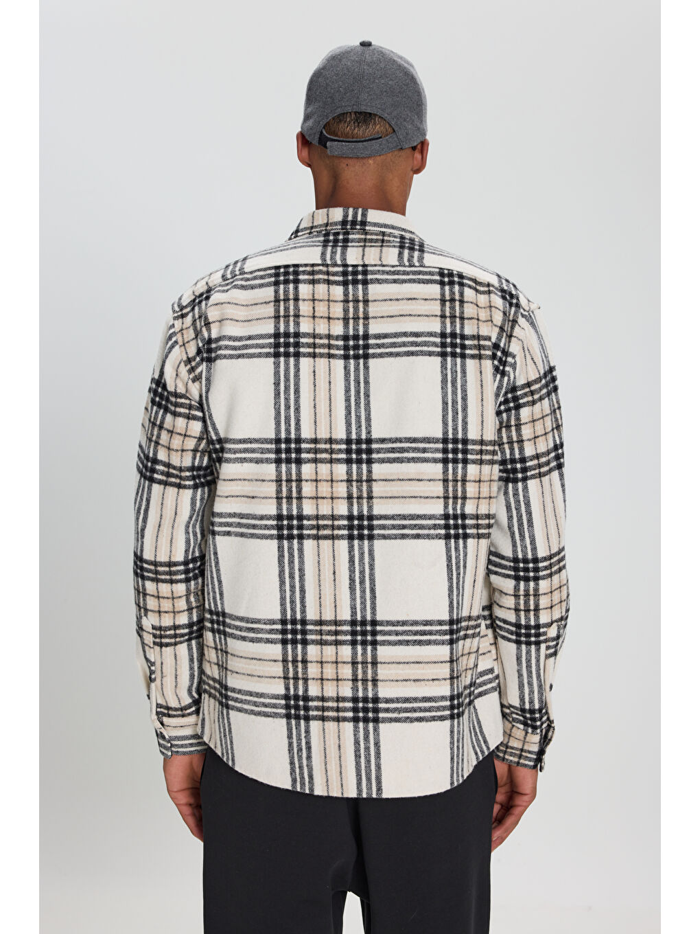 Erkek Bej-Siyah Oversize Fit Geniş Kesim Düğmeli Yaka Cepli Ekose Desenli Oduncu Gömlek Ceket-3