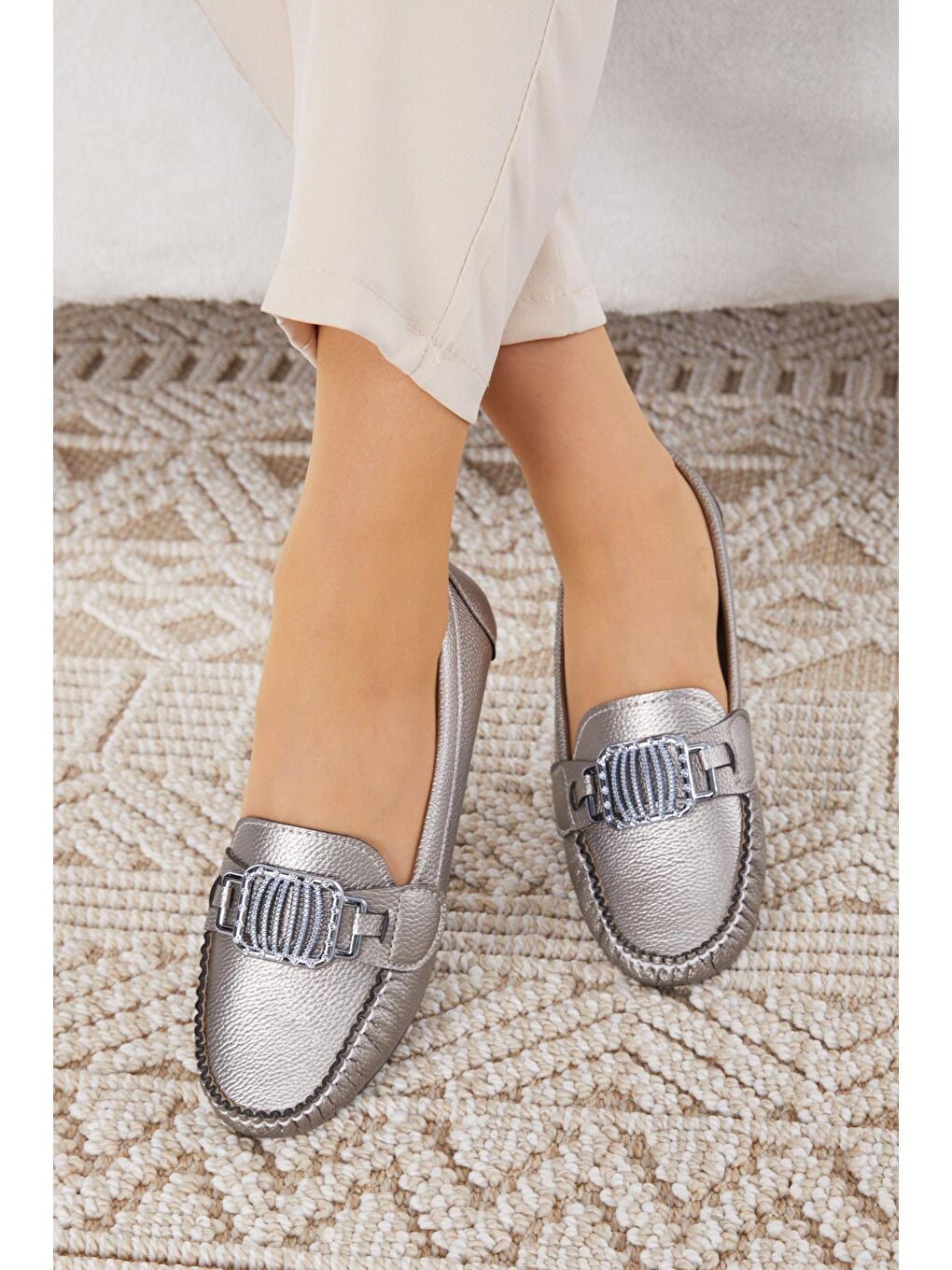 Kadın Gri Tokalı Hafif Rahat Taban Babet - 24580-1