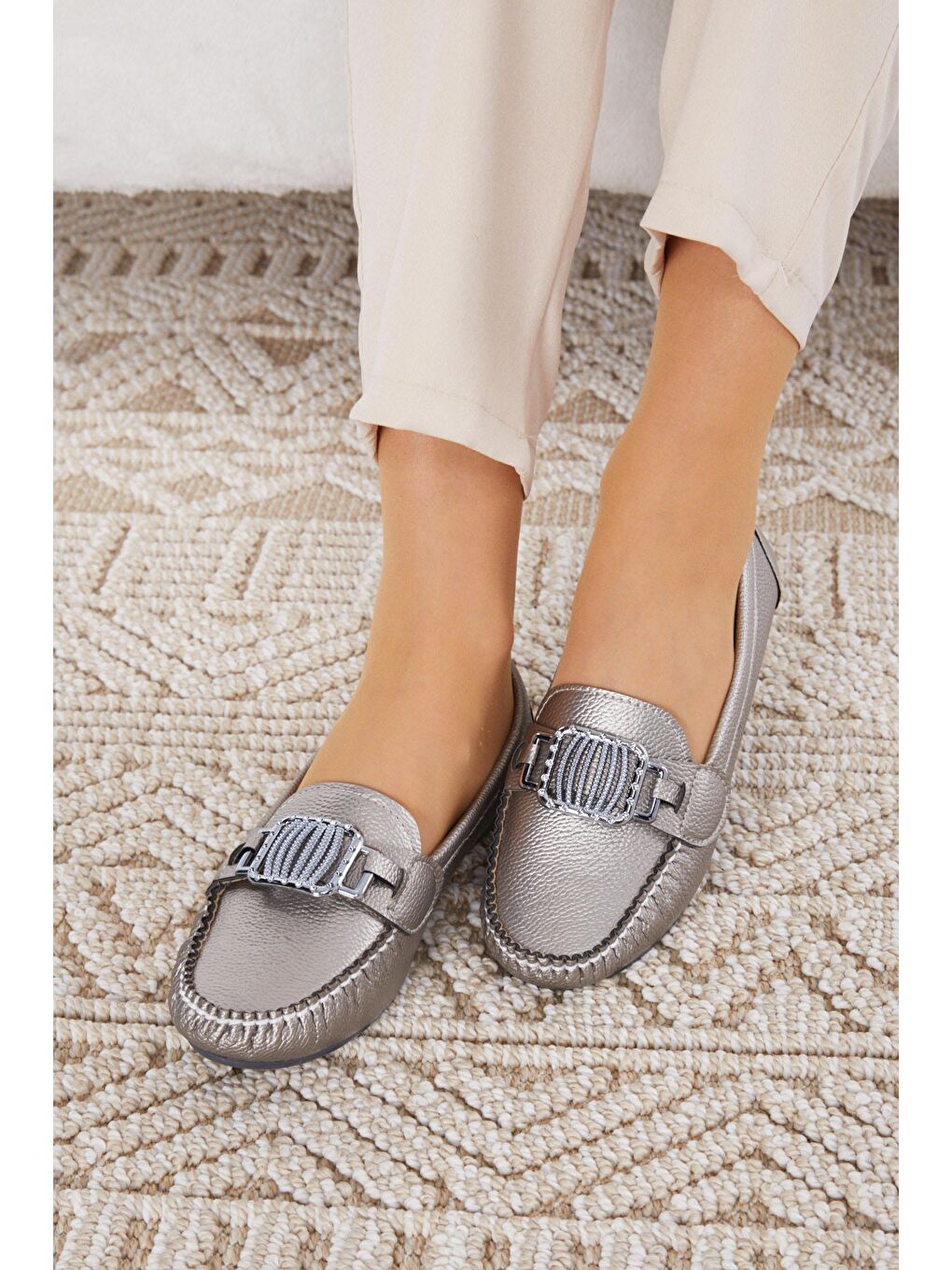 Kadın Gri Tokalı Hafif Rahat Taban Babet - 24580-2