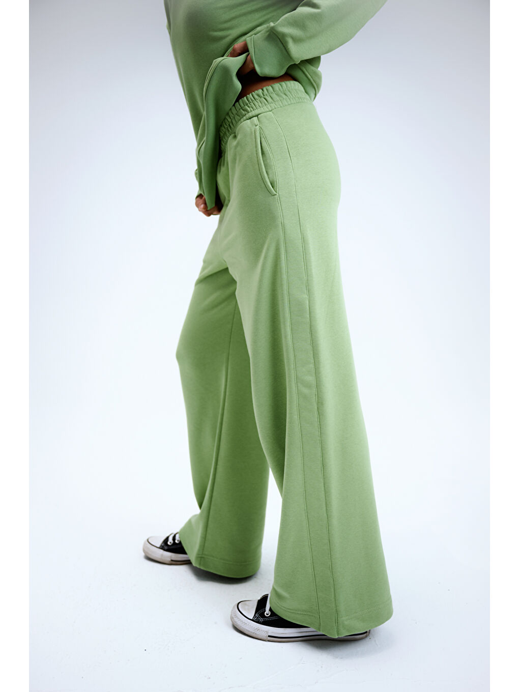 Kadın Timeless Fıstık Yeşili Bol Paça Eşofman Altı-1