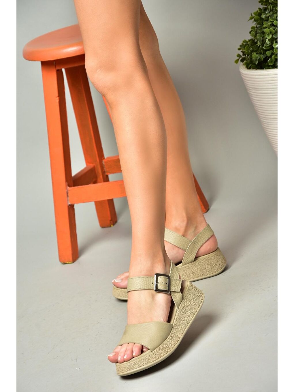 P5550502 Bej Kadın Sandalet-2