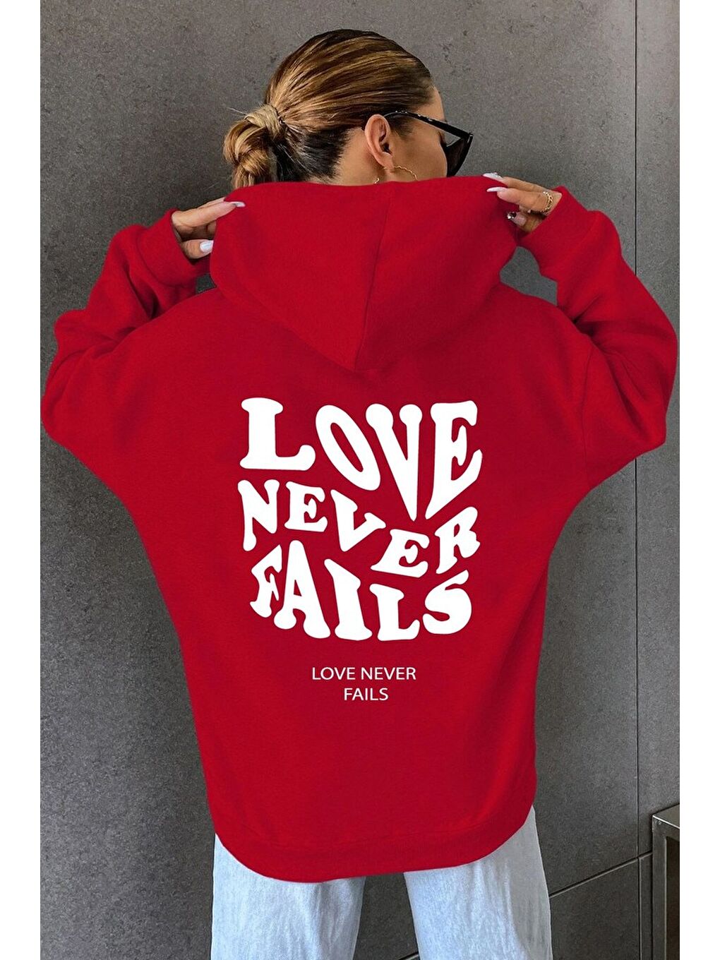 uyguntarz Kırmızı Unisex Love Never Fails Sırt Baskılı Sweatshirt