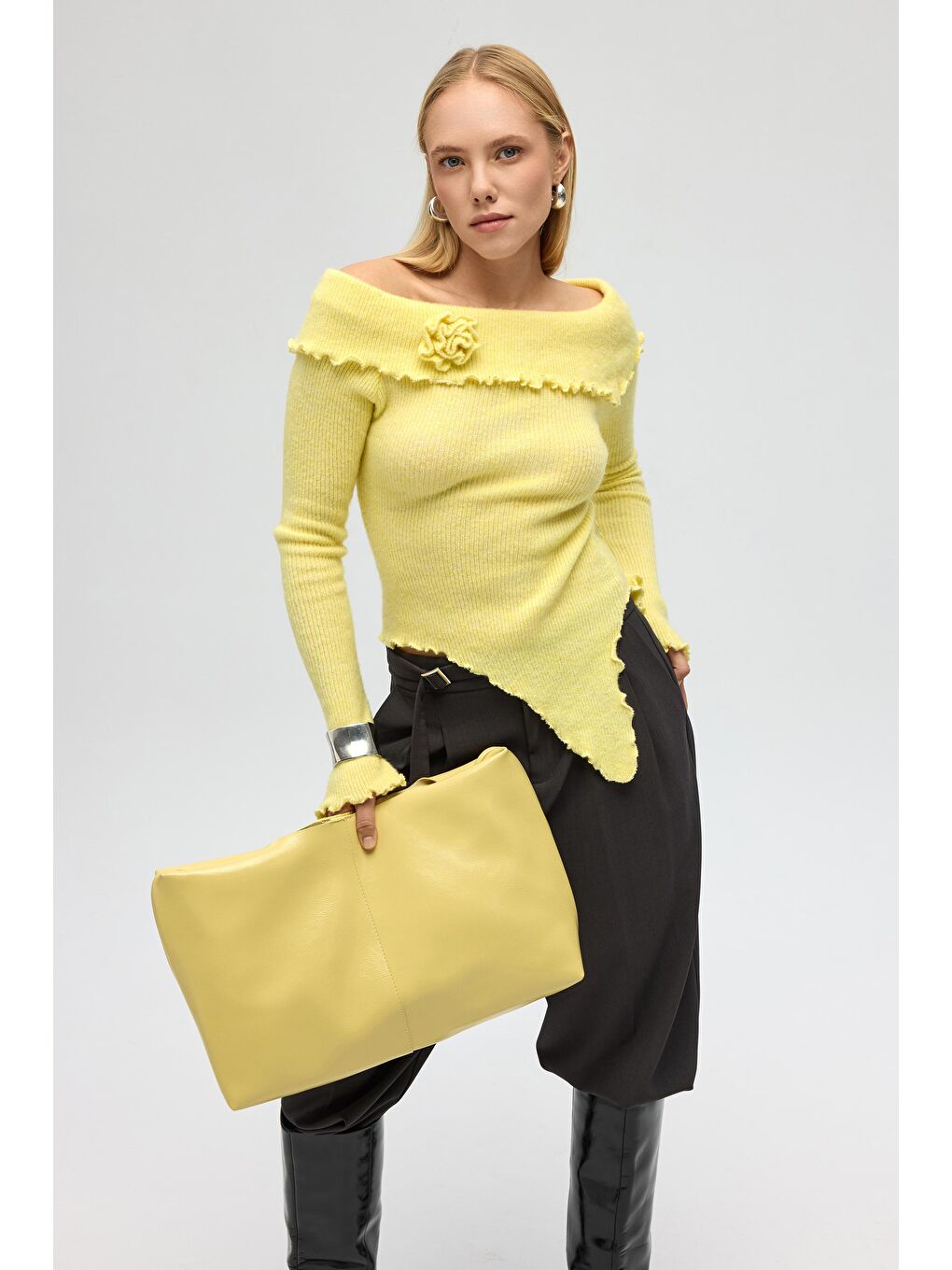 Casica Carmen Yaka Sarı Triko Kazak-1