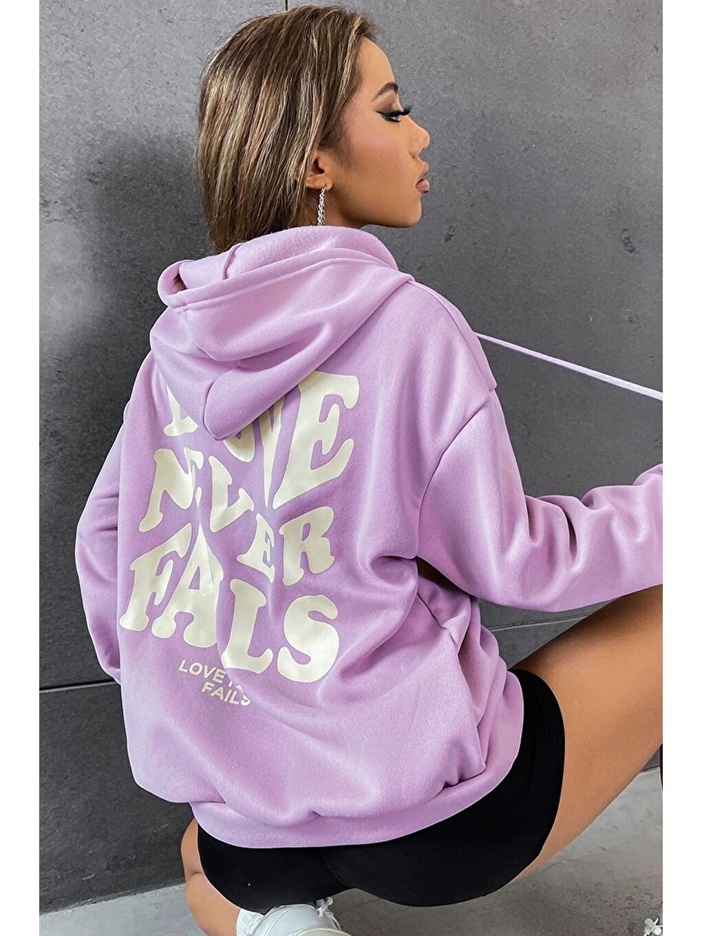 uyguntarz Lila Unisex Love Never Fails Sırt Baskılı Sweatshirt - 1