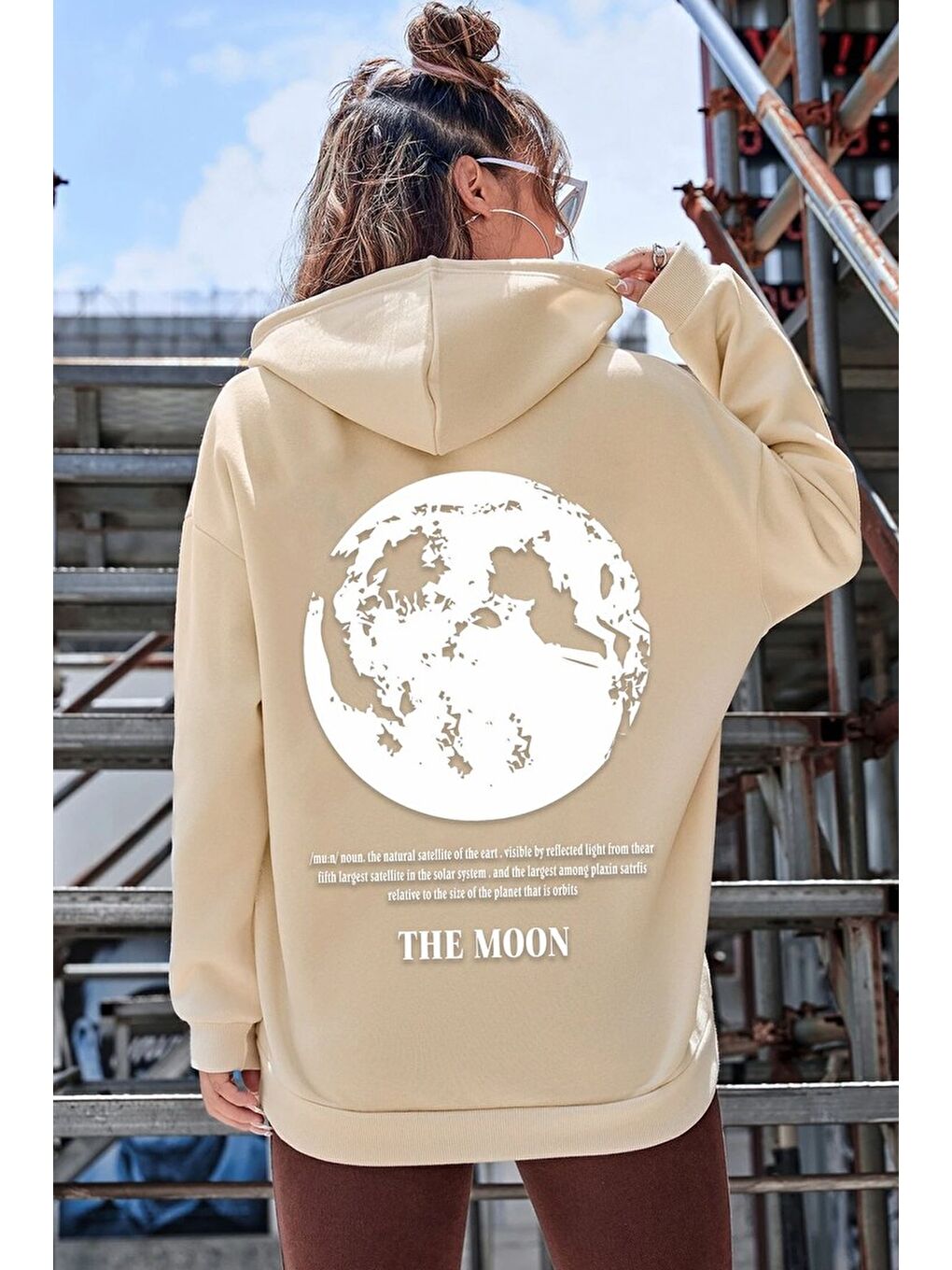 uyguntarz Bej Unisex The Moon Baskılı Sweatshirt