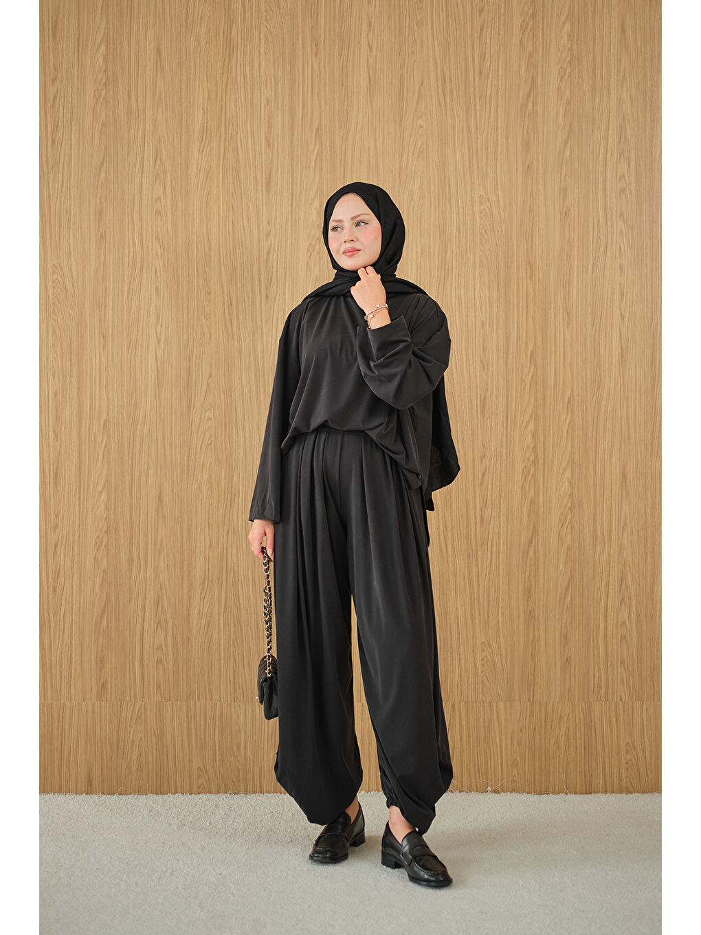 Kadın Dik Yaka Parça Detay Pantolonu Pile Detay Takım Siyah-1