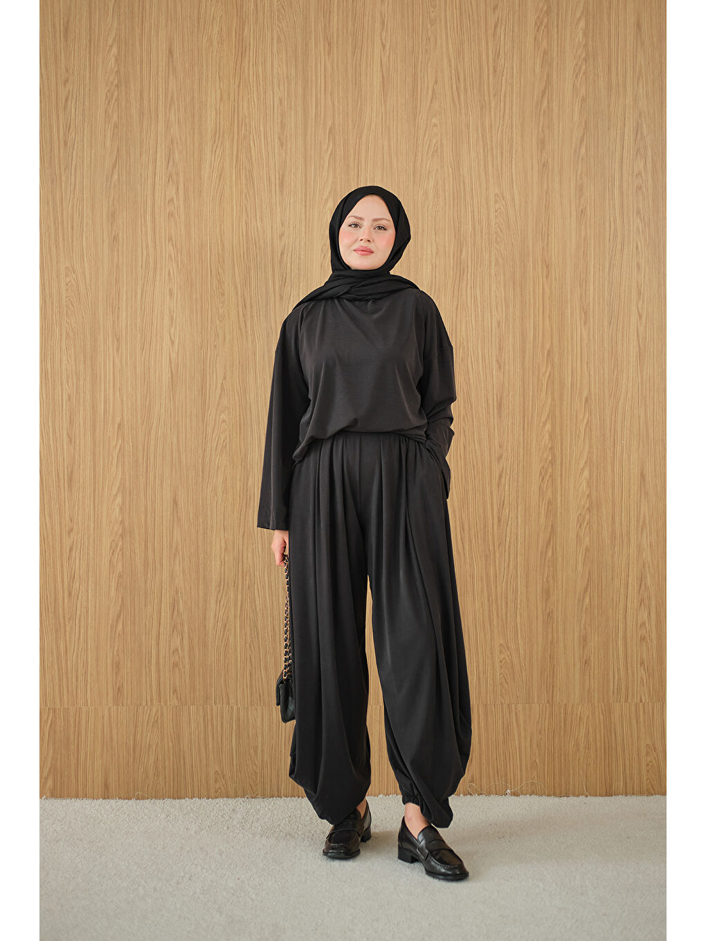 Kadın Dik Yaka Parça Detay Pantolonu Pile Detay Takım Siyah-2