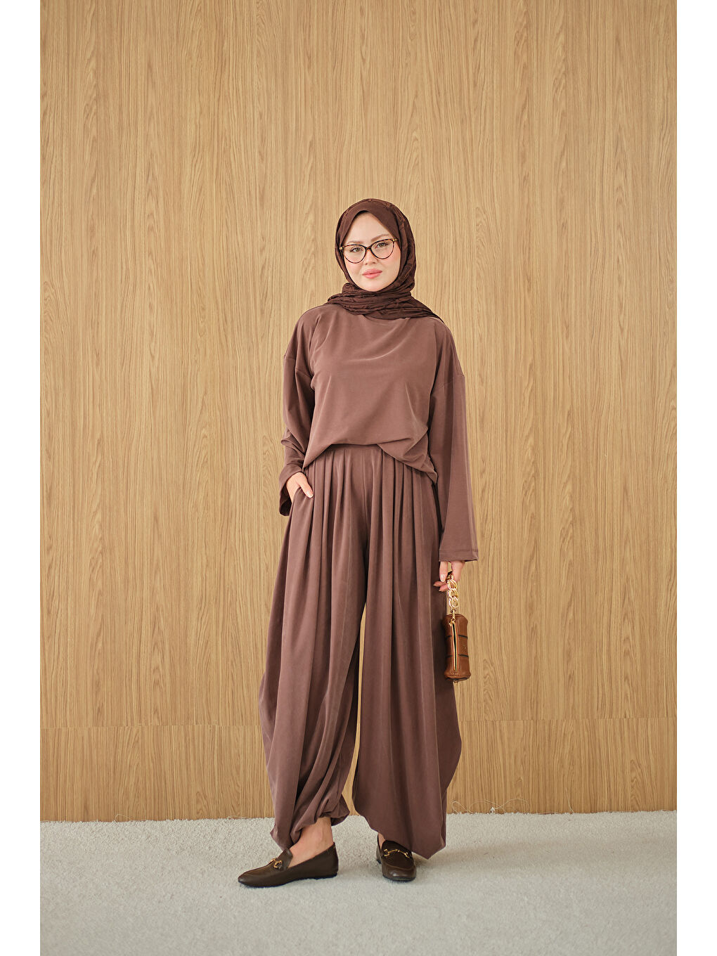 Kadın Dik Yaka Parça Detay Pantolonu Pile Detay Takım Kahverengi-3