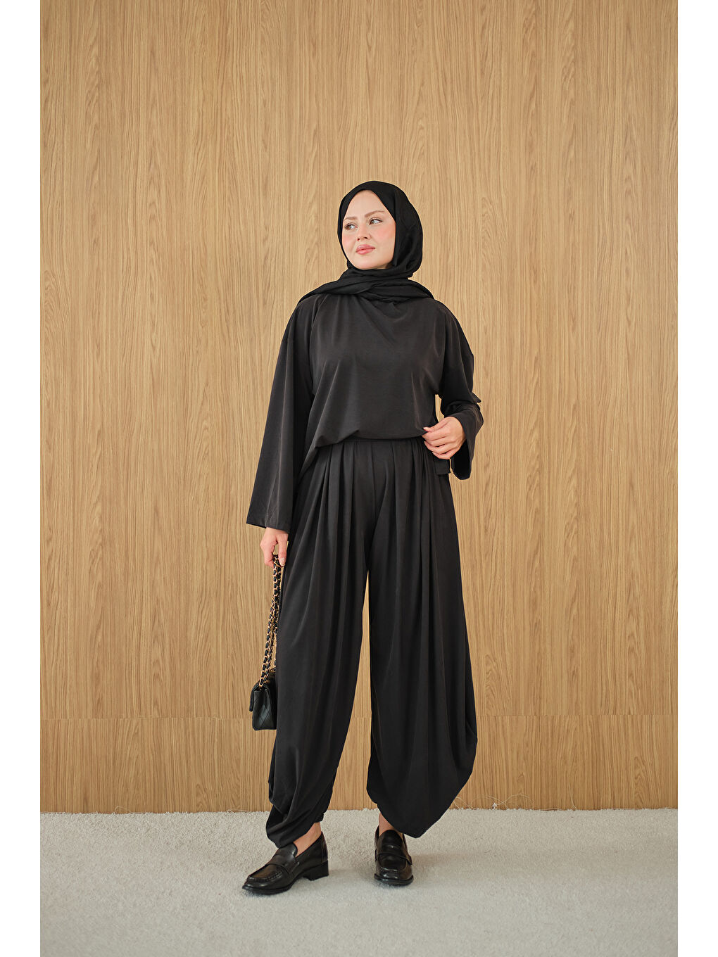 Kadın Dik Yaka Parça Detay Pantolonu Pile Detay Takım Siyah-4