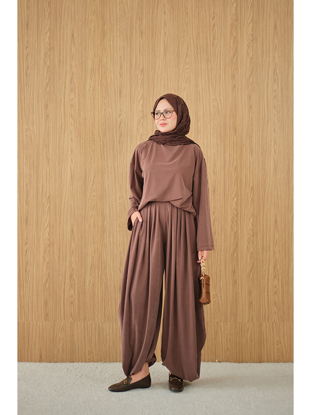 Kadın Dik Yaka Parça Detay Pantolonu Pile Detay Takım Kahverengi-4