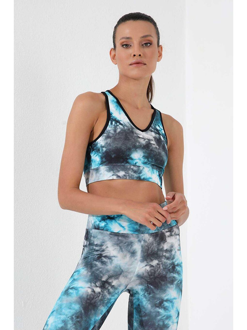 Mavi Karışık Batik Desenli Slim Fit V Yaka Kadın Tayt Takım - 95291-1