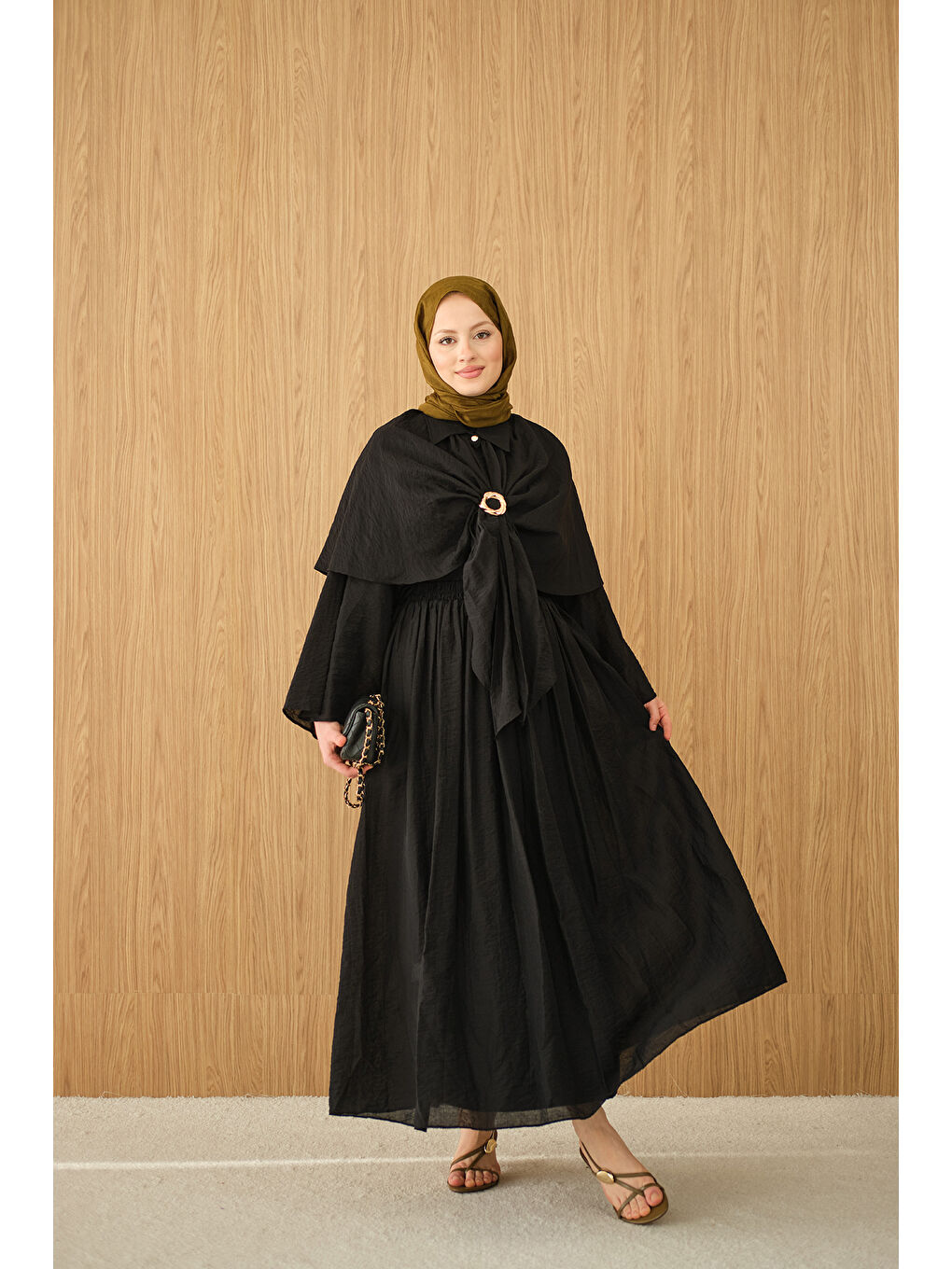 Kadın Üç Parçalı Tül Kumaş Gold Broş Detay Takım Siyah-1