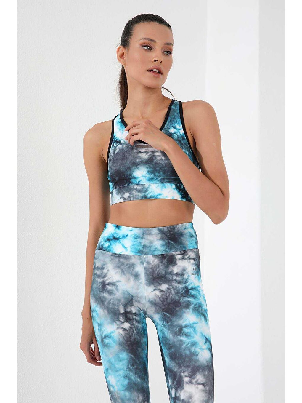 Mavi Karışık Batik Desenli Slim Fit V Yaka Kadın Tayt Takım - 95291-2