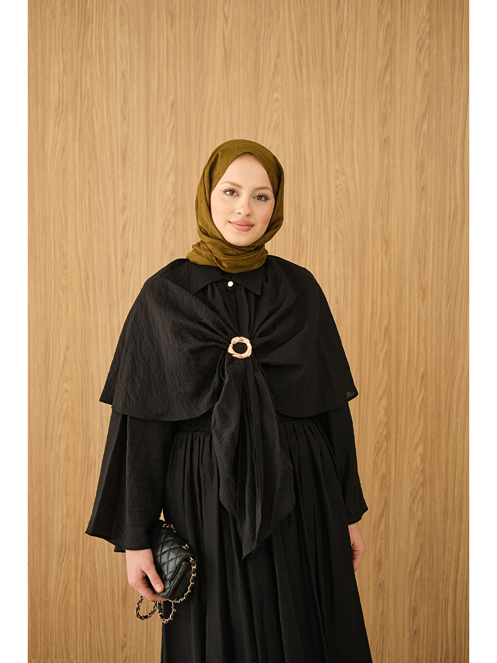 Kadın Üç Parçalı Tül Kumaş Gold Broş Detay Takım Siyah-3