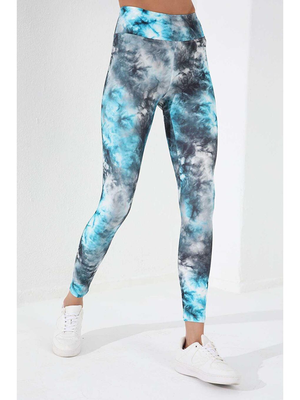 Mavi Karışık Batik Desenli Slim Fit V Yaka Kadın Tayt Takım - 95291-4