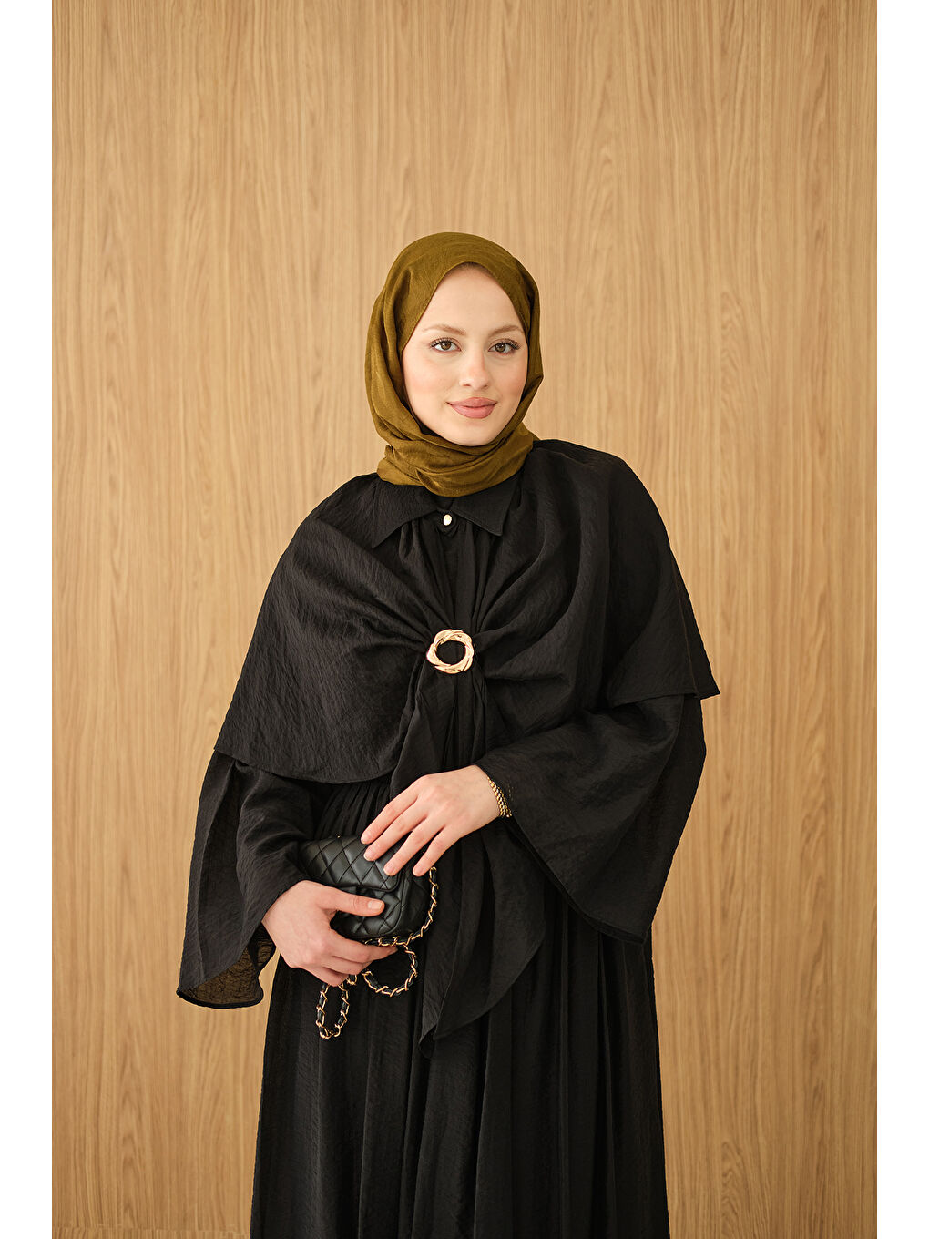 Kadın Üç Parçalı Tül Kumaş Gold Broş Detay Takım Siyah-4