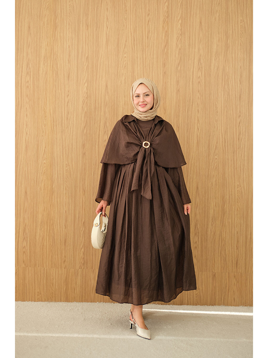 Kadın Üç Parçalı Tül Kumaş Gold Broş Detay Takım Kahverengi