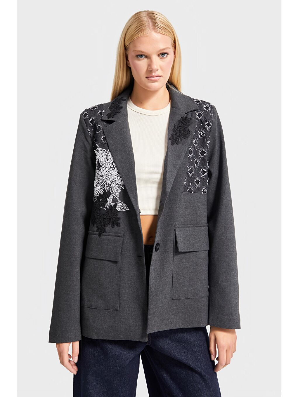 Kadın Antrasit Renk Kruvaze Fit Bol Kesim Nakışlı Özel Tasarım Ceket-1