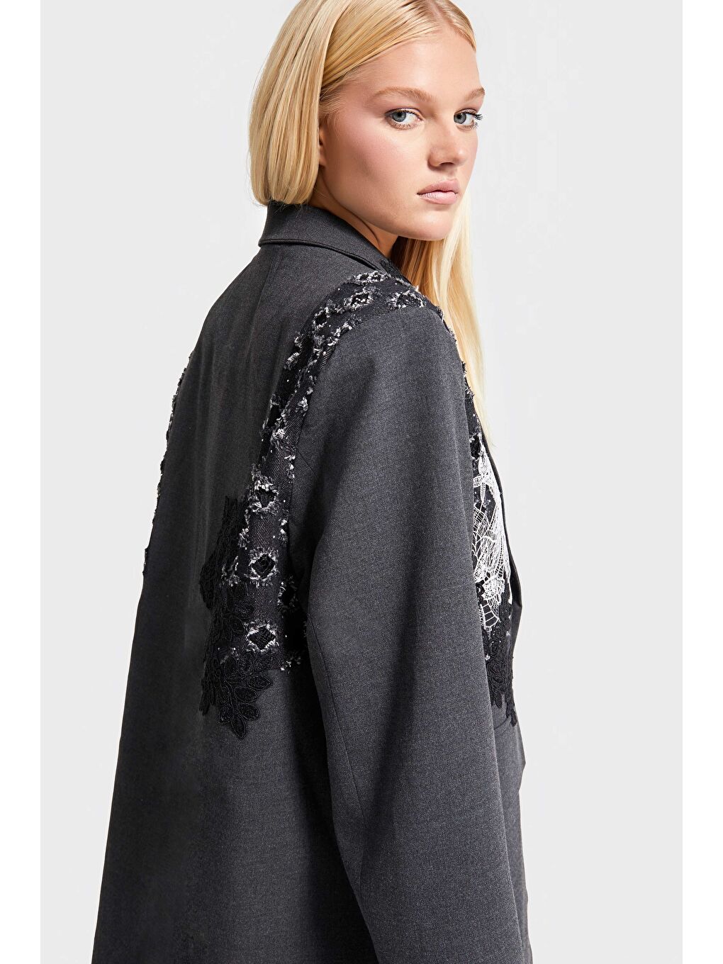 Kadın Antrasit Renk Kruvaze Fit Bol Kesim Nakışlı Özel Tasarım Ceket-2