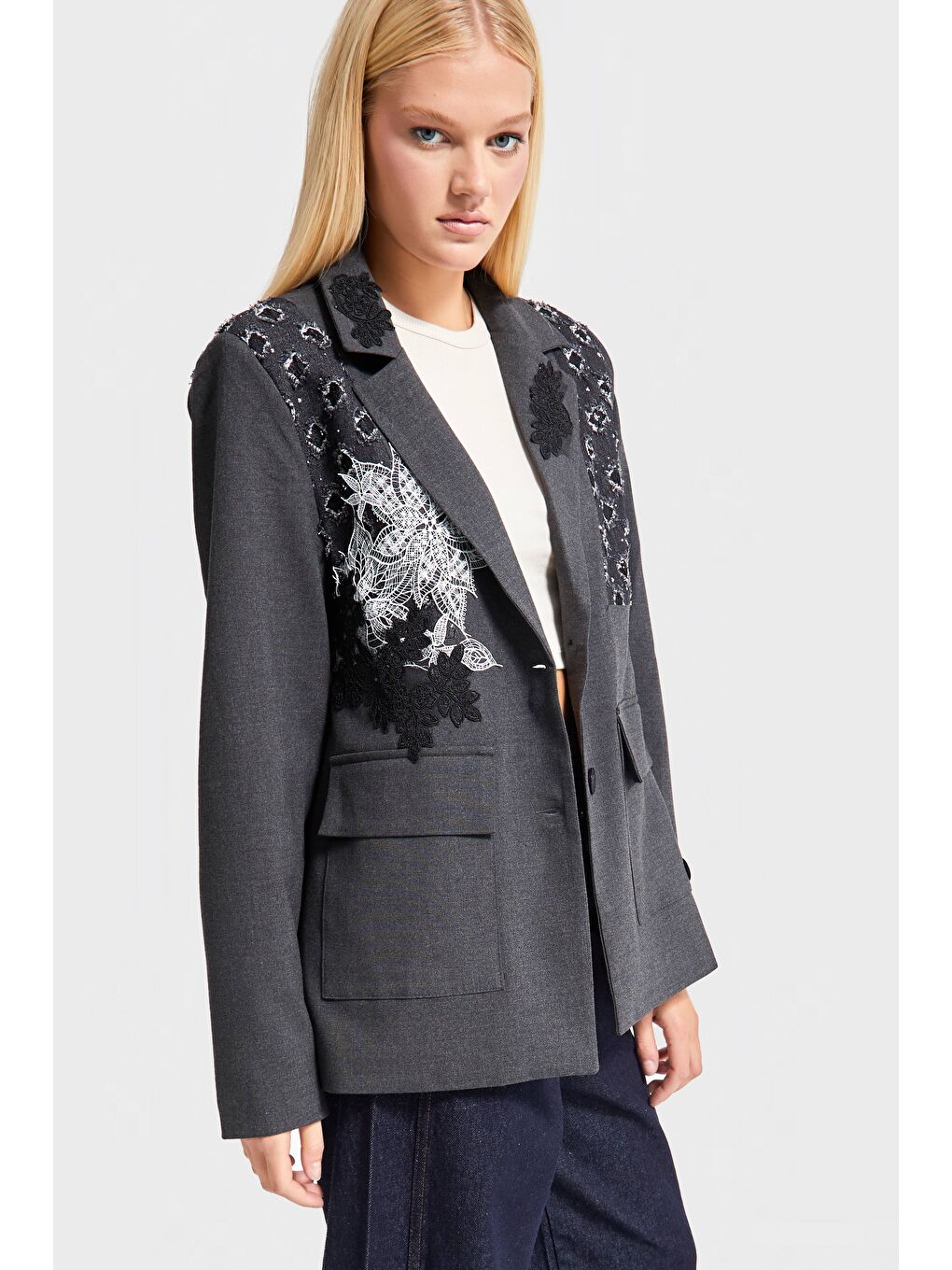 Kadın Antrasit Renk Kruvaze Fit Bol Kesim Nakışlı Özel Tasarım Ceket-4