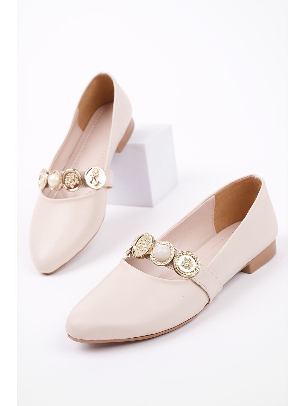 Bej POENA Broş Detaylı Tek Bantlı Günlük Kadın Babet