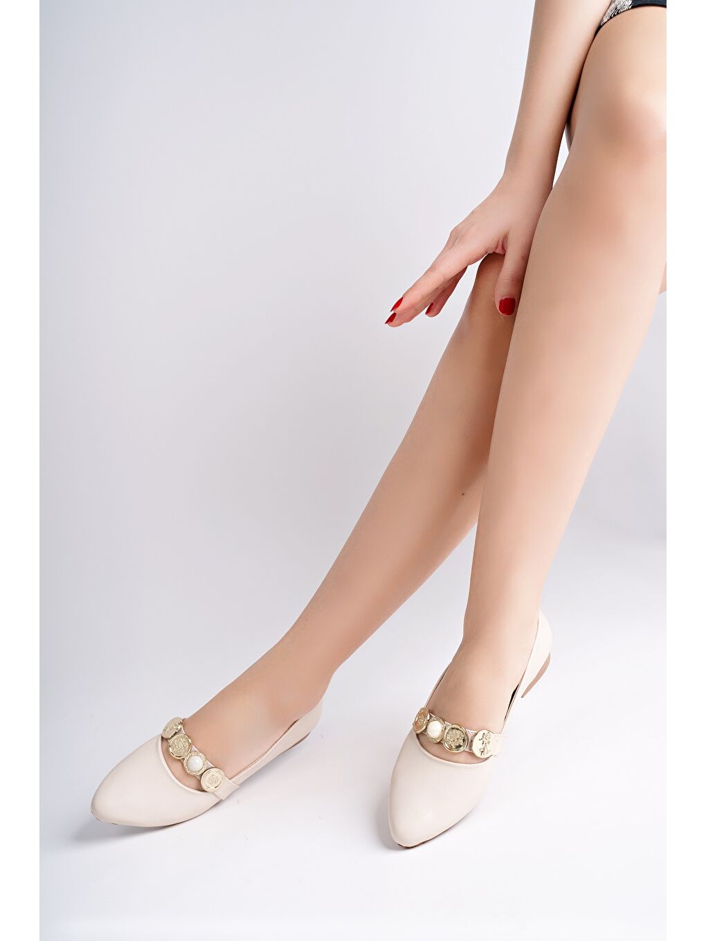 Bej POENA Broş Detaylı Tek Bantlı Günlük Kadın Babet-5