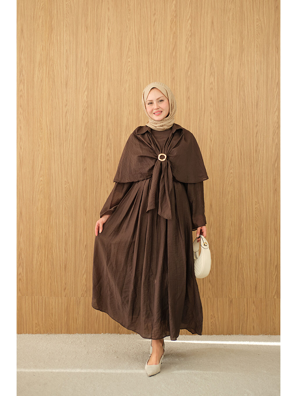 Kadın Üç Parçalı Tül Kumaş Gold Broş Detay Takım Kahverengi-1