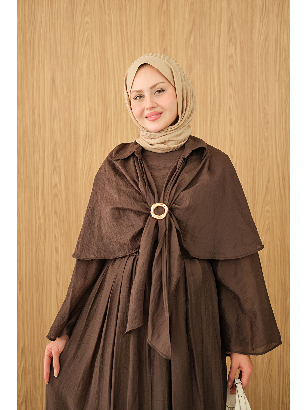 Kadın Üç Parçalı Tül Kumaş Gold Broş Detay Takım Kahverengi-2