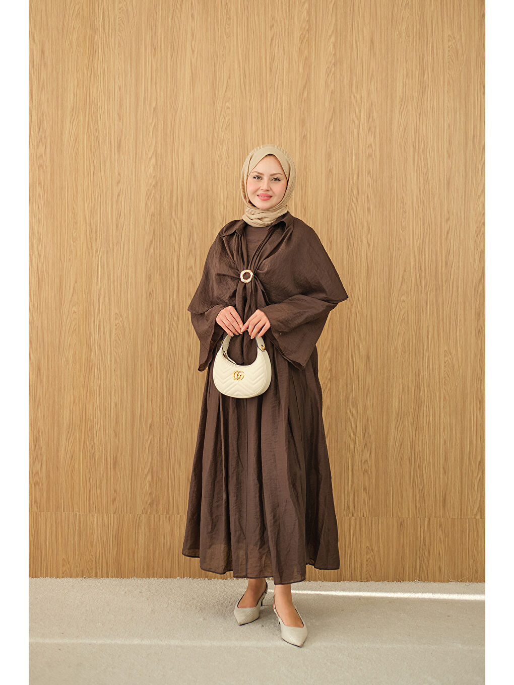 Kadın Üç Parçalı Tül Kumaş Gold Broş Detay Takım Kahverengi-3