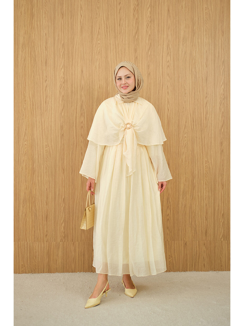 Kadın Üç Parçalı Tül Kumaş Gold Broş Detay Takım Sarı-3