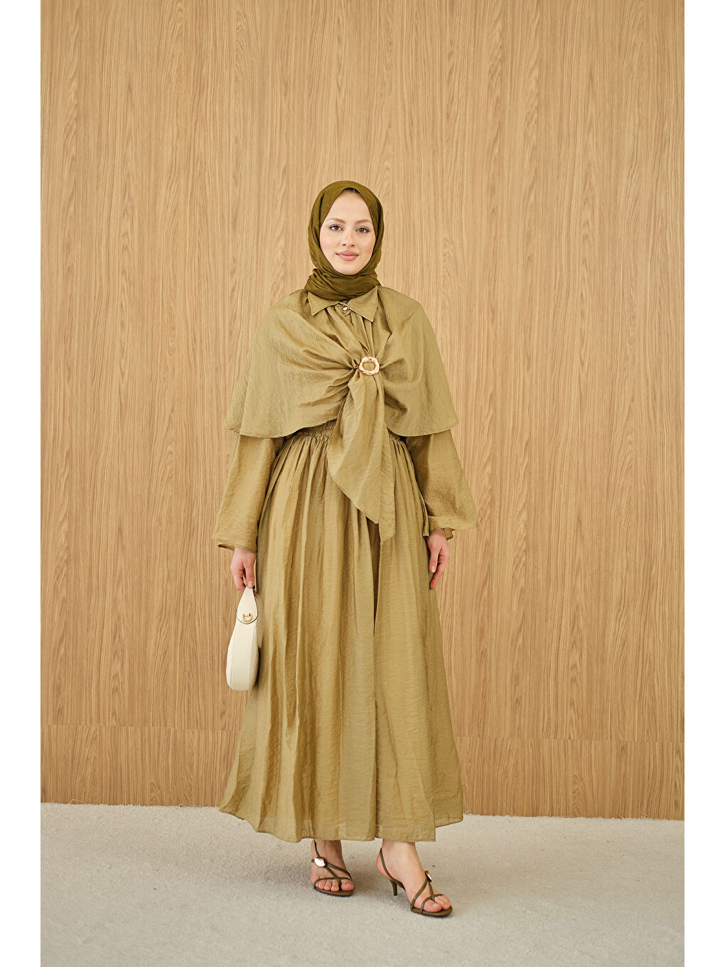 Kadın Üç Parçalı Tül Kumaş Gold Broş Detay Takım Yağ Yeşil