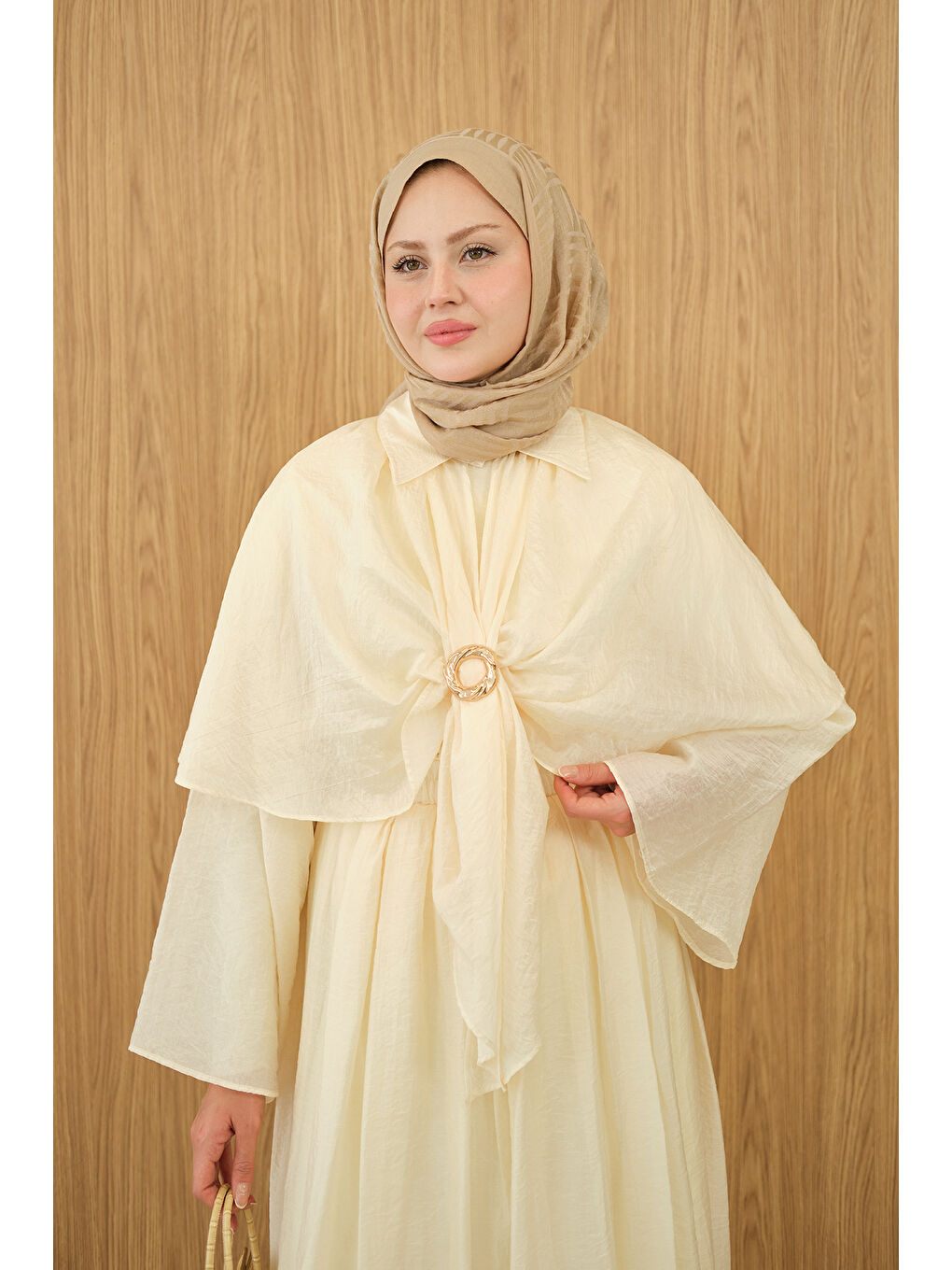 Kadın Üç Parçalı Tül Kumaş Gold Broş Detay Takım Sarı-4