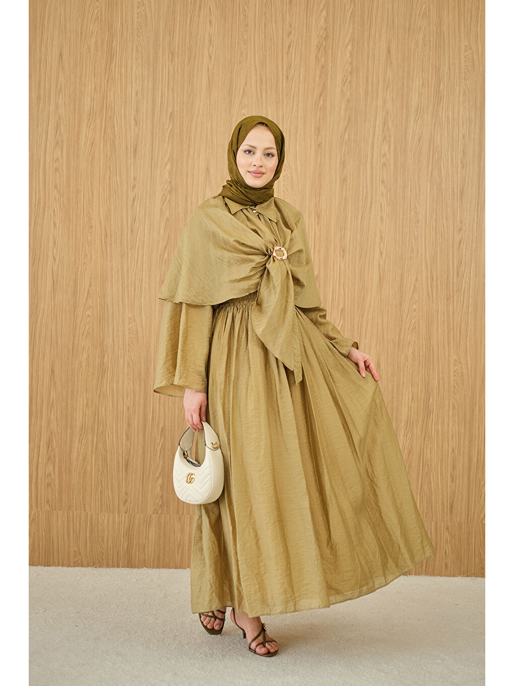 Kadın Üç Parçalı Tül Kumaş Gold Broş Detay Takım Yağ Yeşil-1