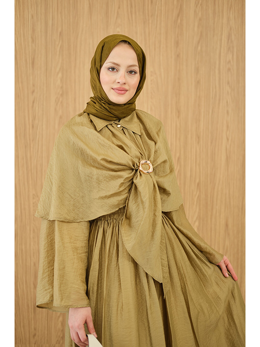 Kadın Üç Parçalı Tül Kumaş Gold Broş Detay Takım Yağ Yeşil-4