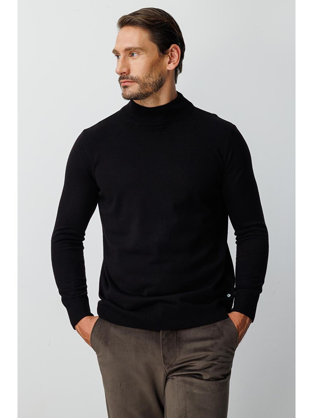 Siyah Dar Kalıp Yarım Balıkçı Düz Uzun Kollu Triko-1