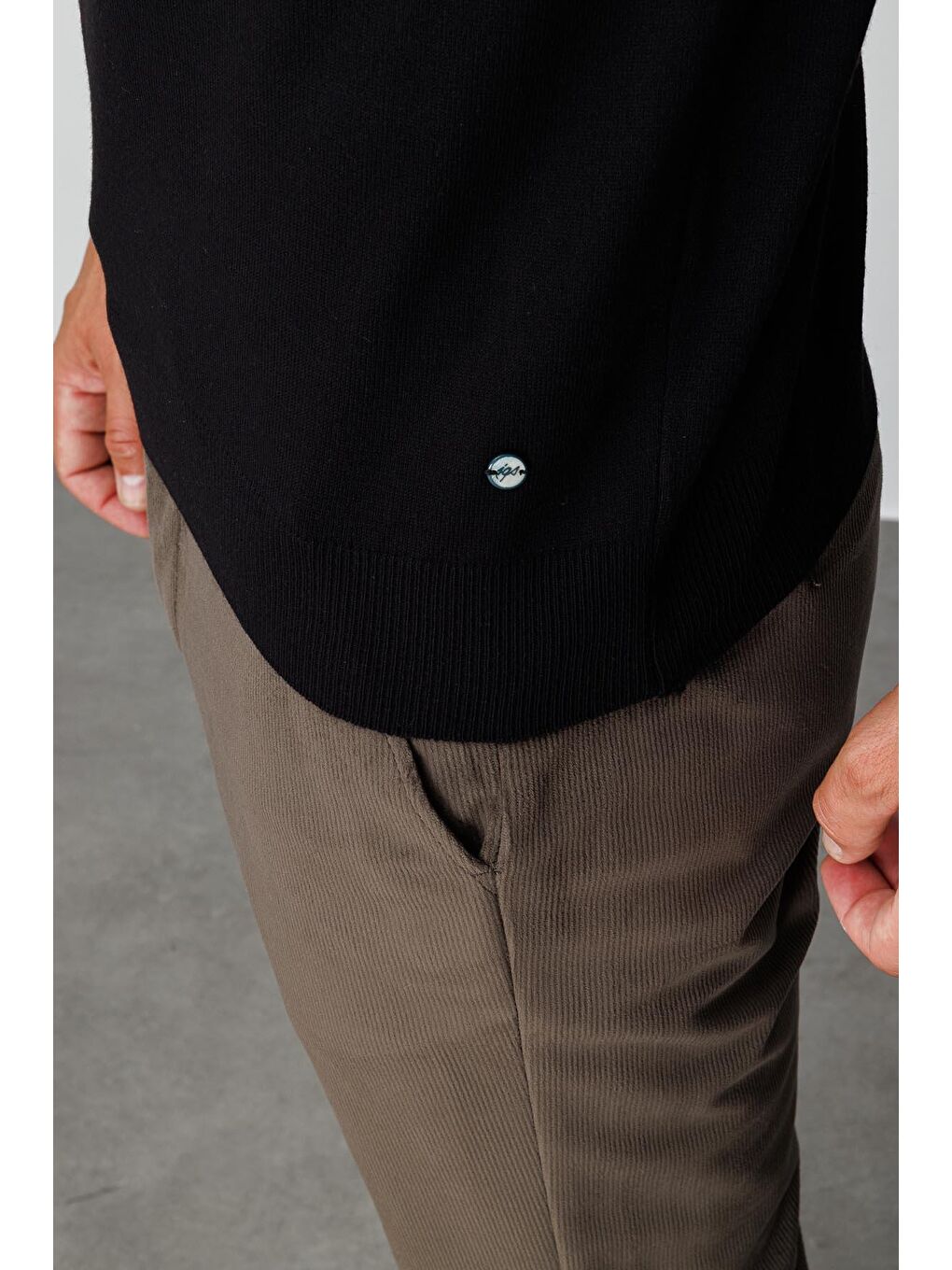 Siyah Dar Kalıp Yarım Balıkçı Düz Uzun Kollu Triko-2