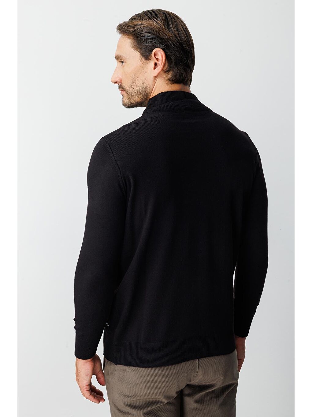 Siyah Dar Kalıp Yarım Balıkçı Düz Uzun Kollu Triko-3