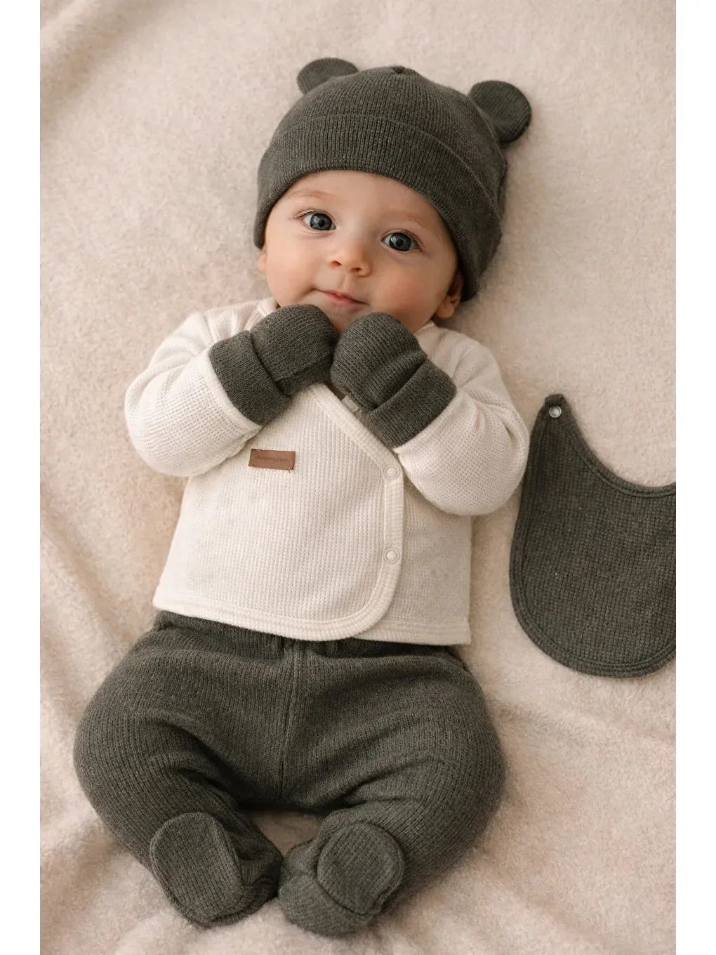 Haki Waffle Kumaş Organik Pamuk Ayıcık Kulaklı Şapkalı Kutulu 5’li Hastane Çıkış Seti-1