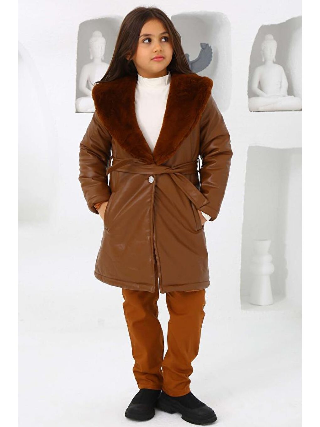 Kız Çocuk Yakası Kürk ve Taş Düğme Detaylı Kahverengi Deri Alt Üst Takım-1