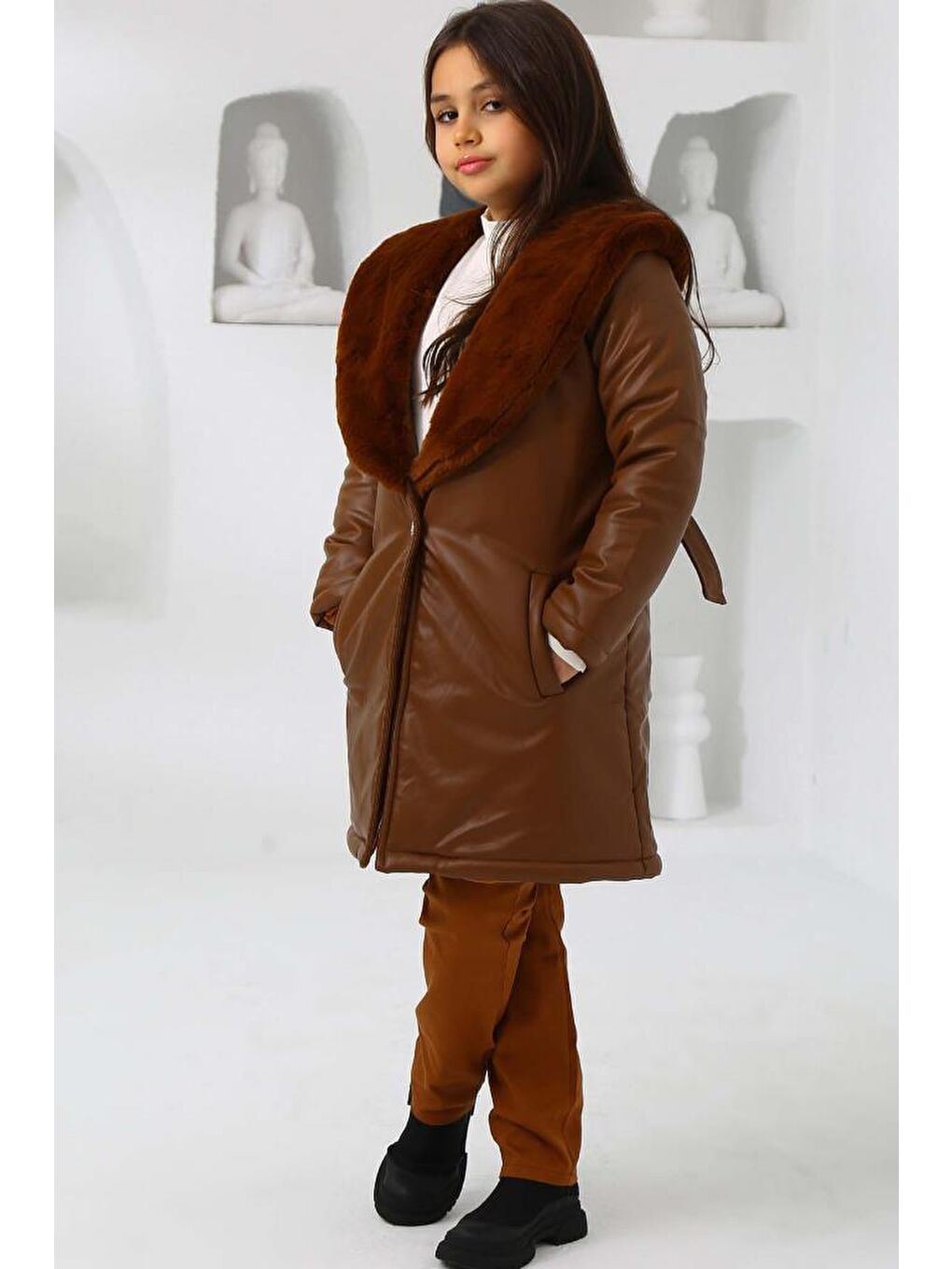 Kız Çocuk Yakası Kürk ve Taş Düğme Detaylı Kahverengi Deri Alt Üst Takım-2