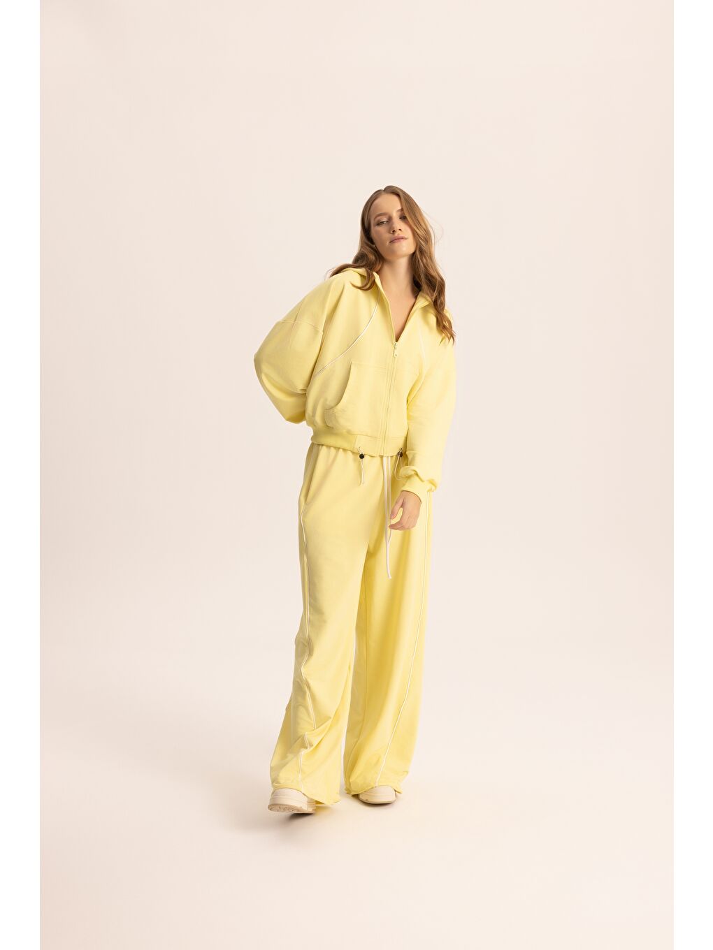 Tyon Şerit Detay Sarı Kapüşonlu Crop Eşofman Takım-1