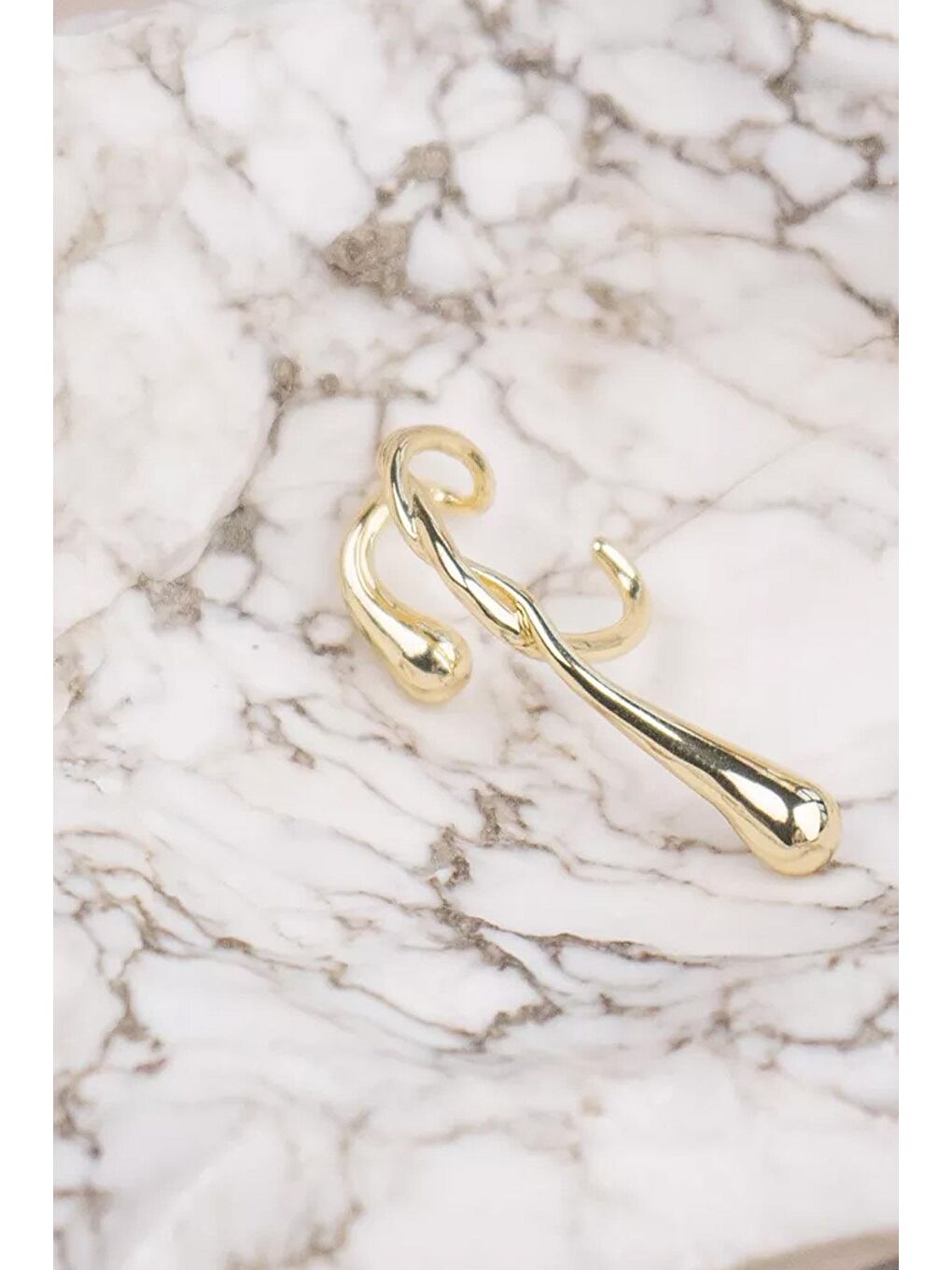 Sarı Buckle Modern Geçirmeli Kıkırdak Küpe-1